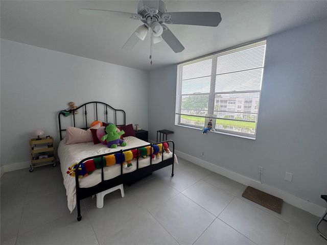 9235A Lagoon Pl 310, Davie, FL 33324