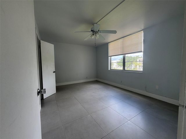 9235A Lagoon Pl 310, Davie, FL 33324
