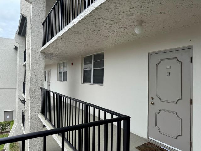 9235A Lagoon Pl 310, Davie, FL 33324