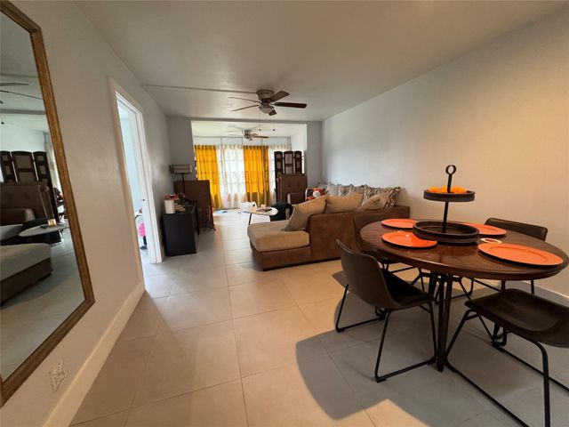 9235A Lagoon Pl 310, Davie, FL 33324