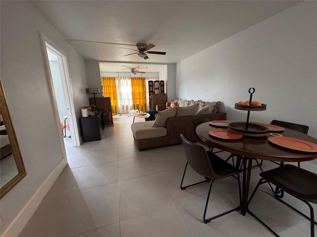 9235A Lagoon Pl 310, Davie, FL 33324