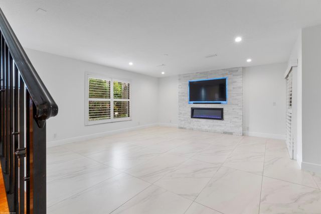 6188 Celadon Circle, Palm Beach Gardens, FL 33418