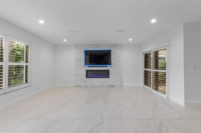 6188 Celadon Circle, Palm Beach Gardens, FL 33418