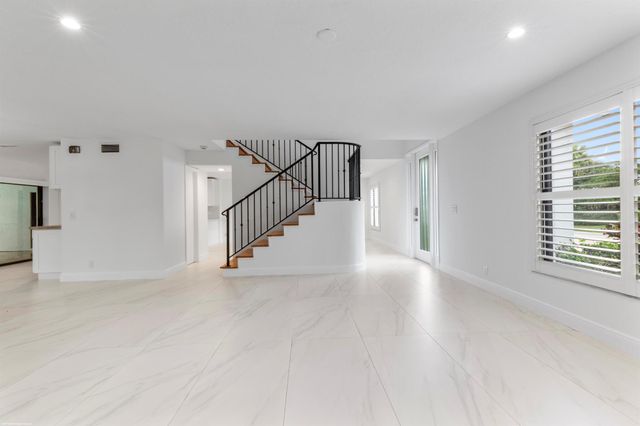6188 Celadon Circle, Palm Beach Gardens, FL 33418