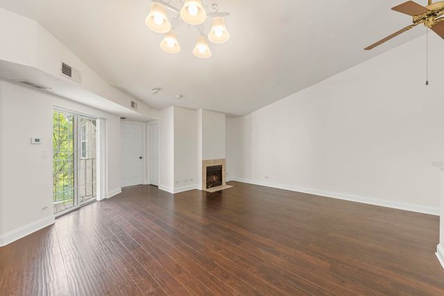 736 N Gary Avenue 207, Carol Stream, IL 60188