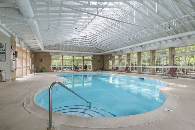 736 N Gary Avenue 207, Carol Stream, IL 60188
