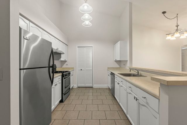 736 N Gary Avenue 207, Carol Stream, IL 60188