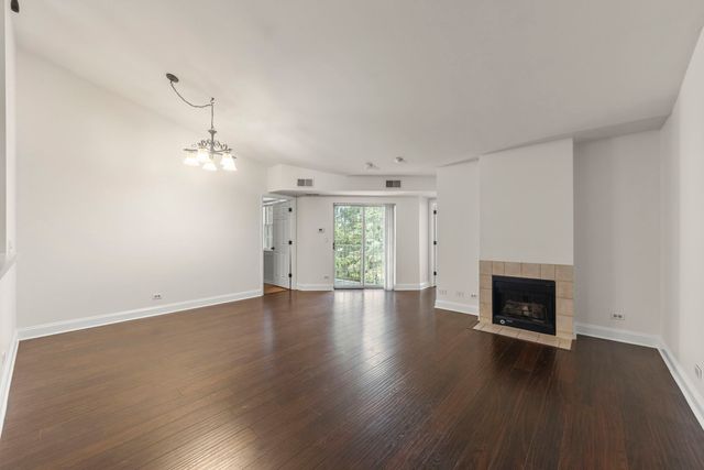 736 N Gary Avenue 207, Carol Stream, IL 60188