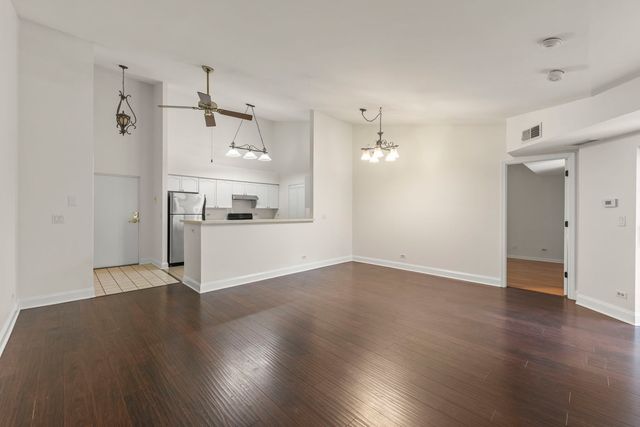736 N Gary Avenue 207, Carol Stream, IL 60188