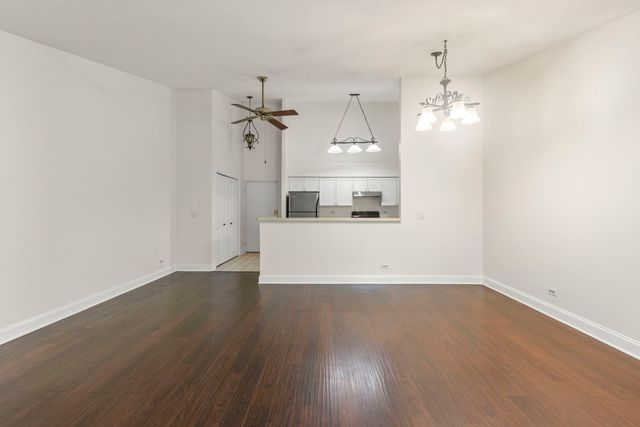 736 N Gary Avenue 207, Carol Stream, IL 60188