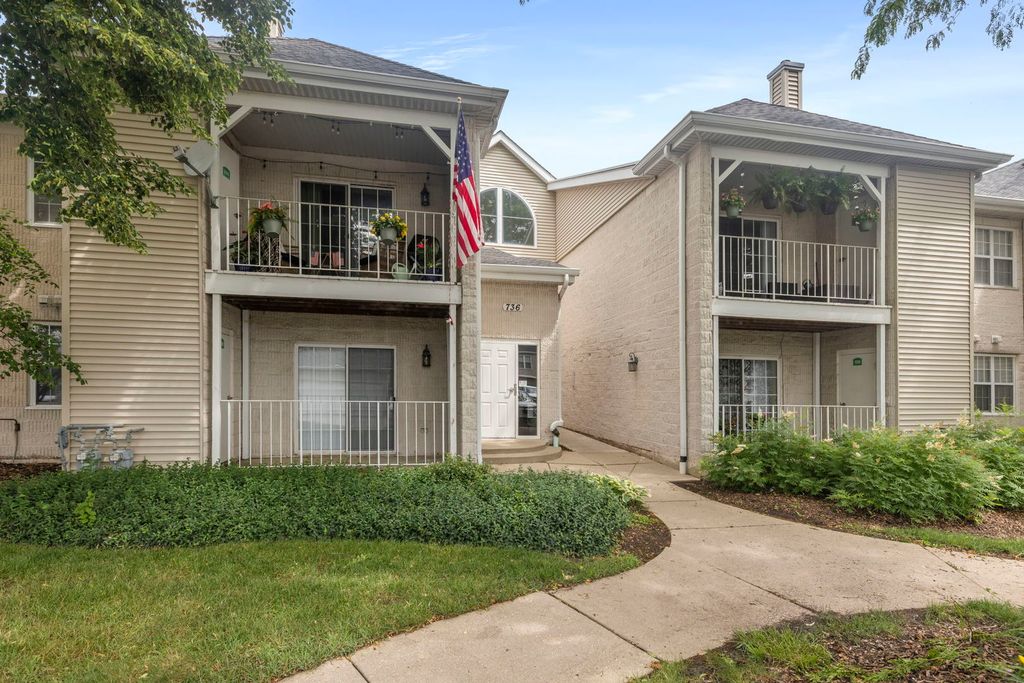 736 N Gary Avenue 207, Carol Stream, IL 60188