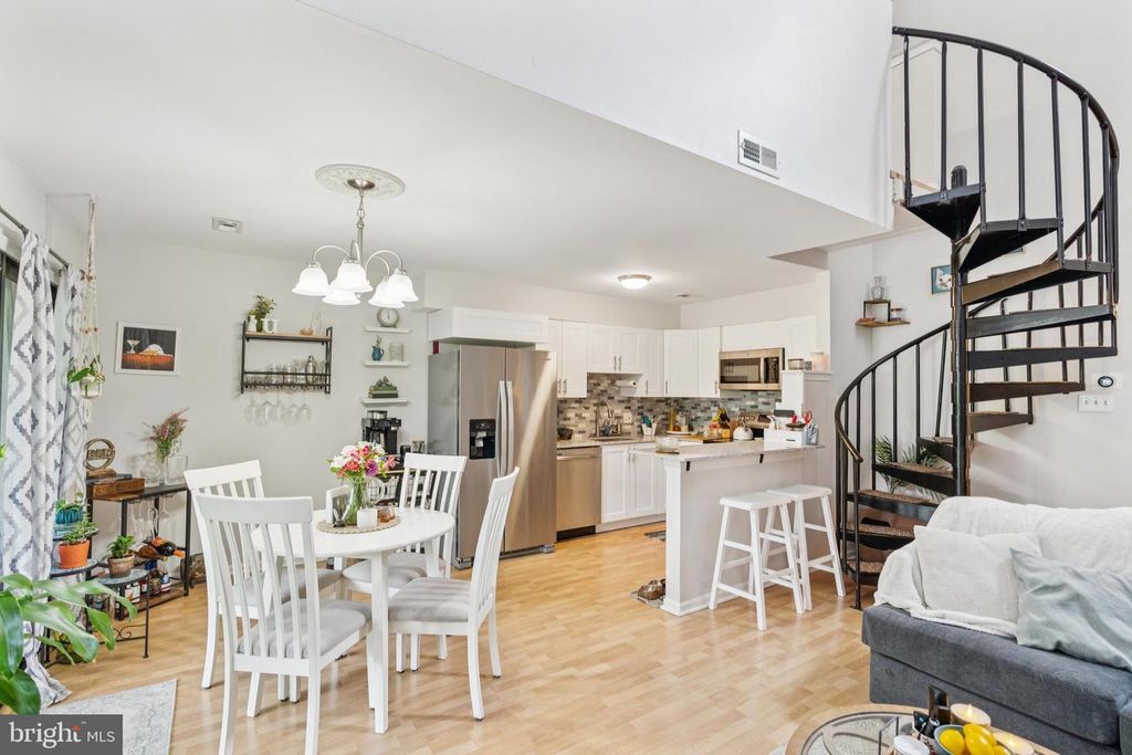 12 SUMMIT CT, Marlton, NJ 08053