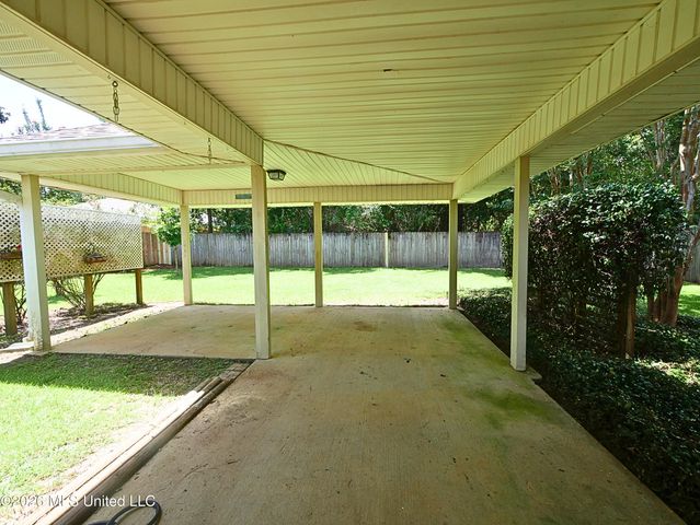 1078 Lilinoe Way, Diamondhead, MS 39525