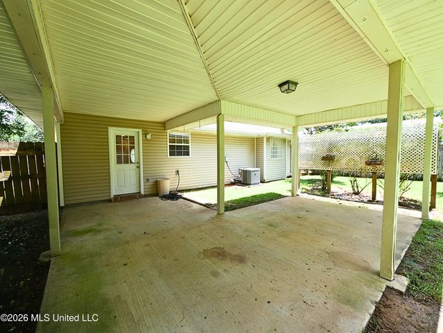 1078 Lilinoe Way, Diamondhead, MS 39525