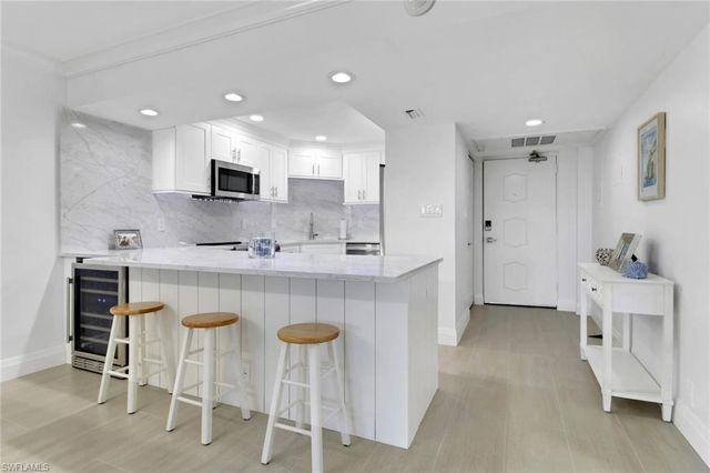 1 Bluebill AVE # 410, Naples, FL 34108
