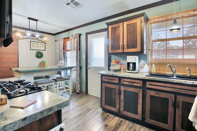 1406 Kings Rd, Leesville, LA 71446