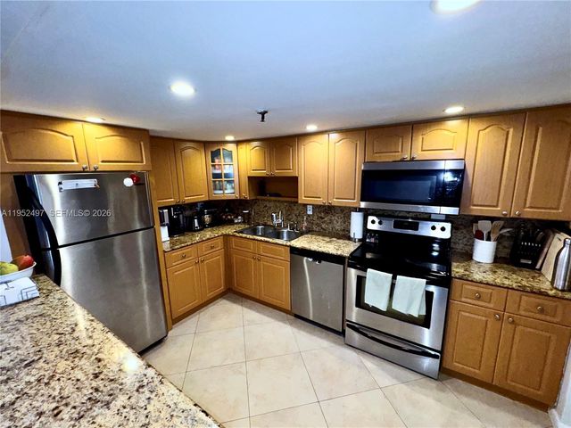 2401 Collins Ave 509, Miami Beach, FL 33140