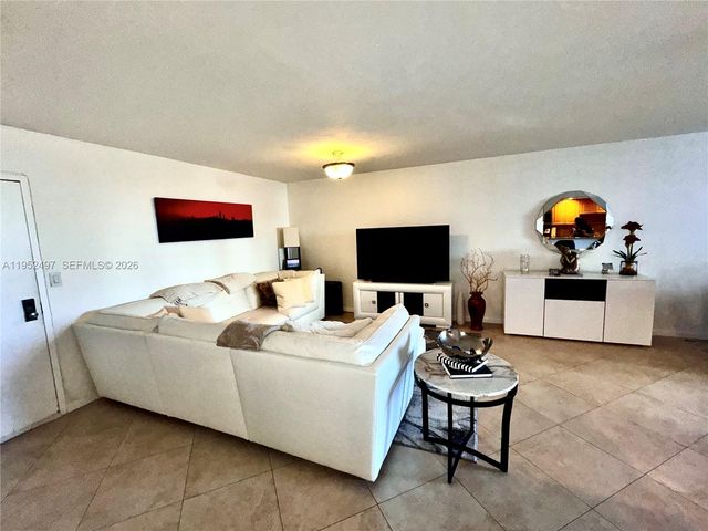 2401 Collins Ave 509, Miami Beach, FL 33140