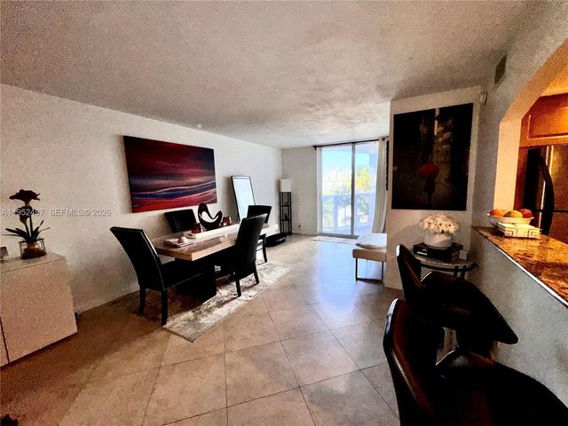 2401 Collins Ave 509, Miami Beach, FL 33140
