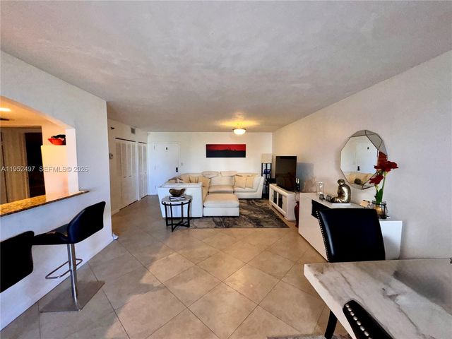 2401 Collins Ave 509, Miami Beach, FL 33140