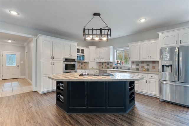 100 Plantation Lane, Batesville, AR 72501