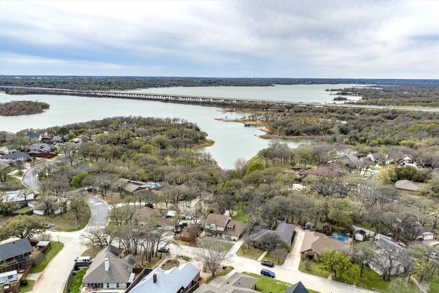 8 Live Oak Lane, Hickory Creek, TX 75065