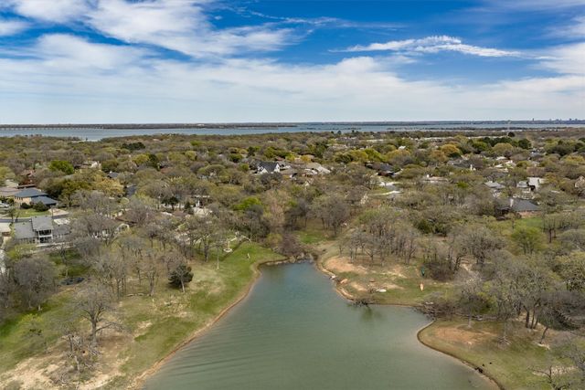 8 Live Oak Lane, Hickory Creek, TX 75065