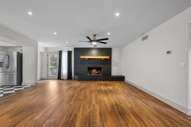 8 Live Oak Lane, Hickory Creek, TX 75065