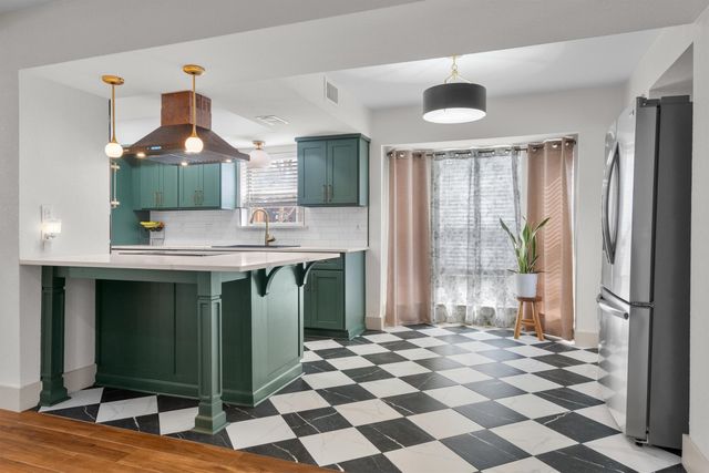 8 Live Oak Lane, Hickory Creek, TX 75065