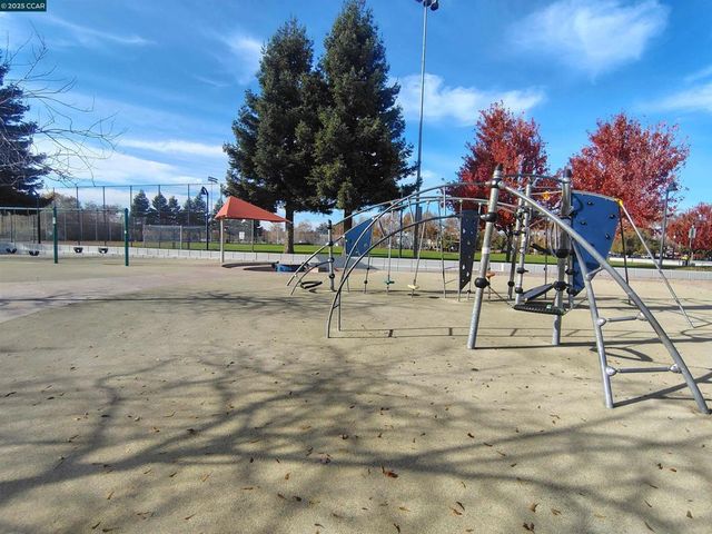 273 Sullivan Way, Hayward, CA 94541