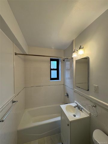 65 Old Mamaroneck Road 4R, White Plains, NY 10605
