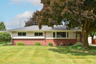 W171N9335 Briarwood TERRACE, Menomonee Falls, WI 53051