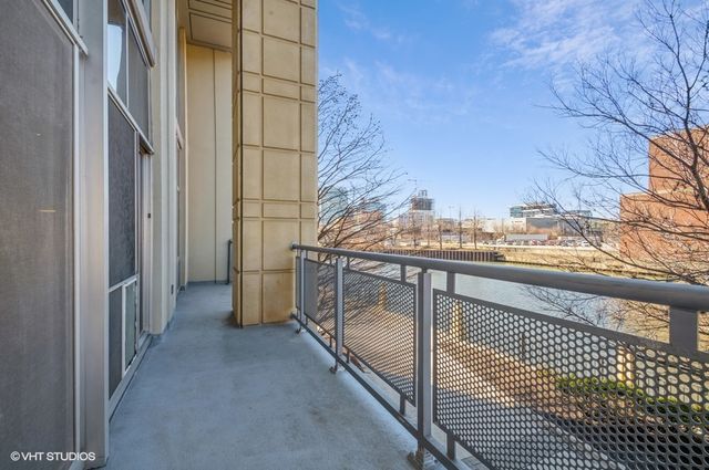 700 N LARRABEE Street 115, Chicago, IL 60654