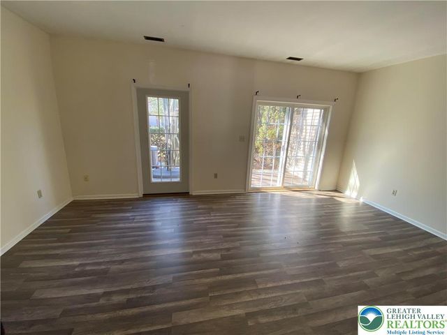 104 Freedom Court, Bethlehem Twp, PA 18020