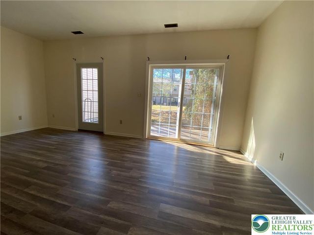 104 Freedom Court, Bethlehem Twp, PA 18020