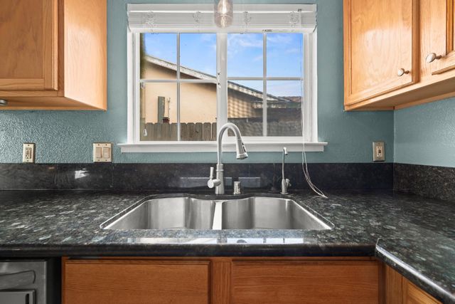 3613 Winthrop Ct, North Highlands, CA 95660