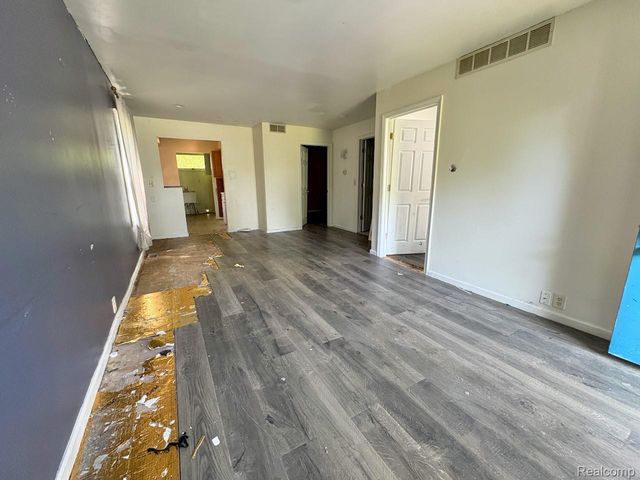 2840 Oldsmobile Avenue, Waterford Charter Township, MI 48328