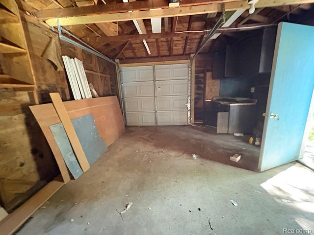 2840 Oldsmobile Avenue, Waterford Charter Township, MI 48328