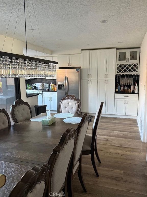 Image 4 of property listing at 20027 Community, Winnetka, CA 91306