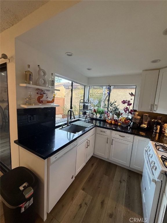 Image 7 of property listing at 20027 Community, Winnetka, CA 91306