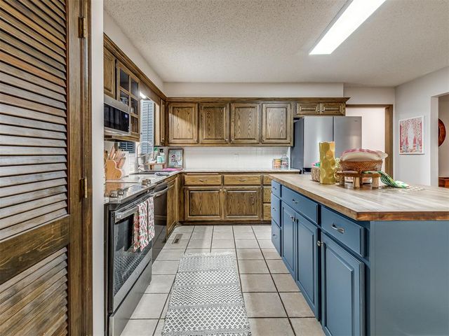 4418 S May Avenue, Newcastle, OK 73065