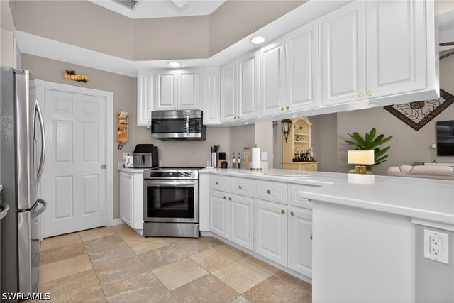 2271 Heydon CIR W, Naples, FL 34120