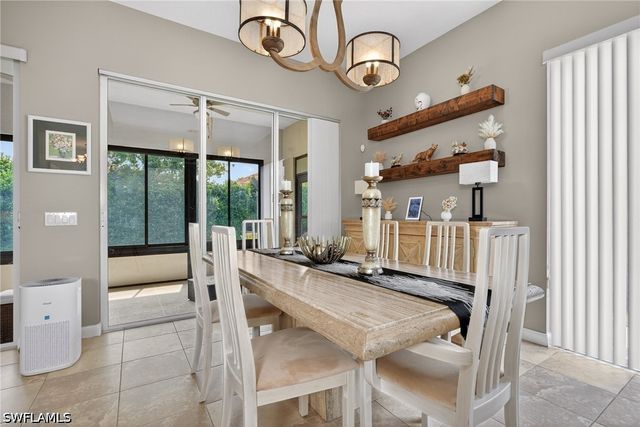 2271 Heydon CIR W, Naples, FL 34120