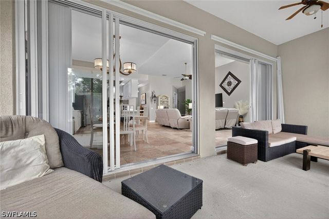 2271 Heydon CIR W, Naples, FL 34120