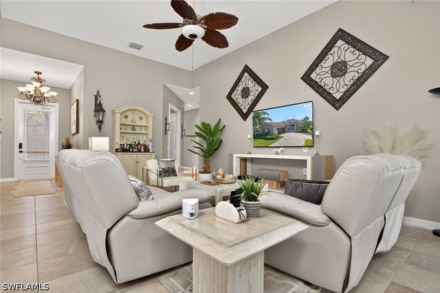 2271 Heydon CIR W, Naples, FL 34120