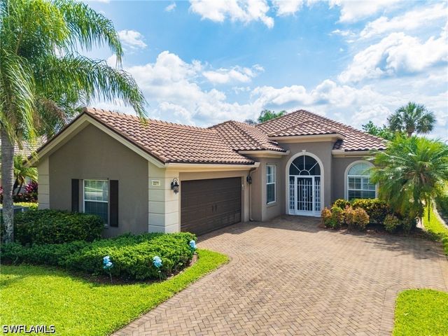 2271 Heydon CIR W, Naples, FL 34120