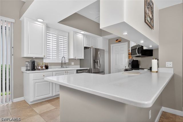 2271 Heydon CIR W, Naples, FL 34120