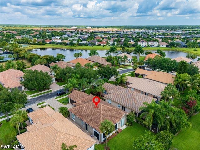2271 Heydon CIR W, Naples, FL 34120