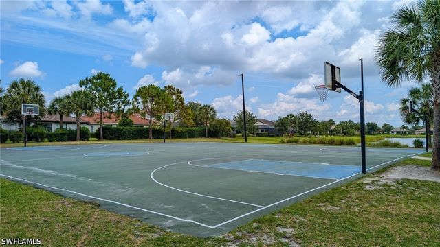 2271 Heydon CIR W, Naples, FL 34120
