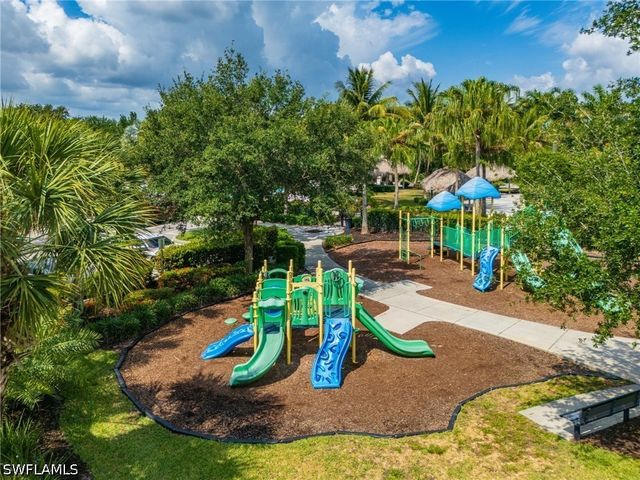 2271 Heydon CIR W, Naples, FL 34120